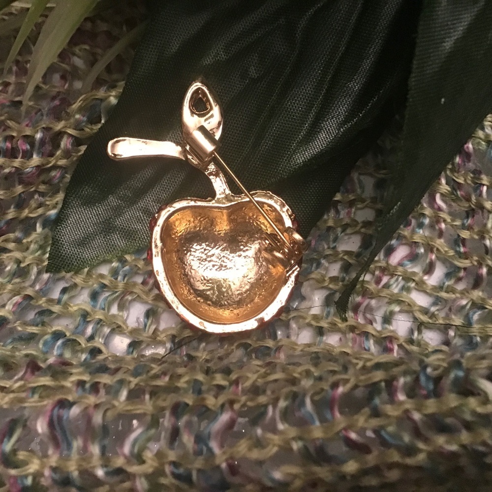 Cherry Pin - Picture 5 of 5